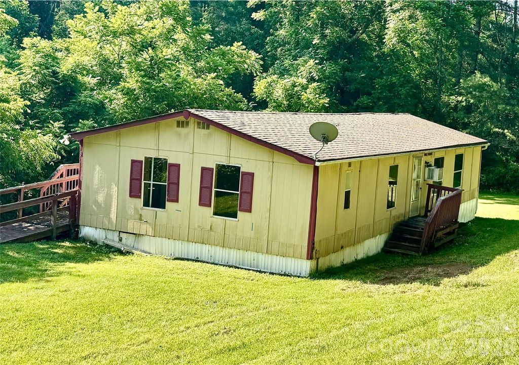 8 White Oak Drive, Leicester, NC 28748