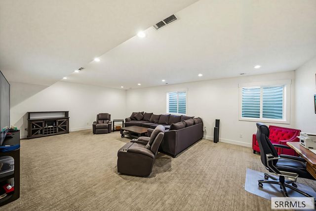 902 Jack Ln, Idaho Falls, ID 83402