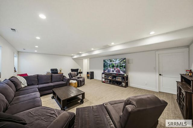 902 Jack Ln, Idaho Falls, ID 83402