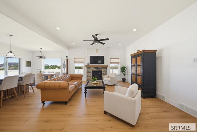 902 Jack Ln, Idaho Falls, ID 83402