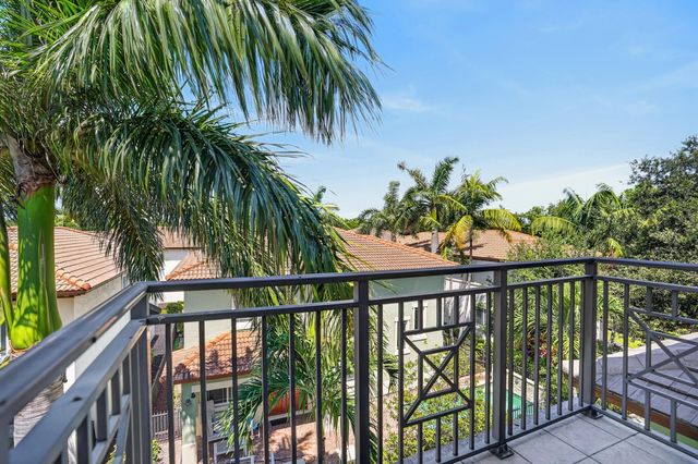 125 NW GARDENER Street, Boca Raton, FL 33432