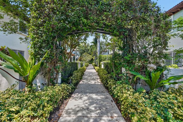 125 NW GARDENER Street, Boca Raton, FL 33432
