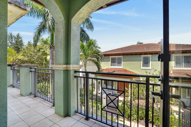 125 NW GARDENER Street, Boca Raton, FL 33432