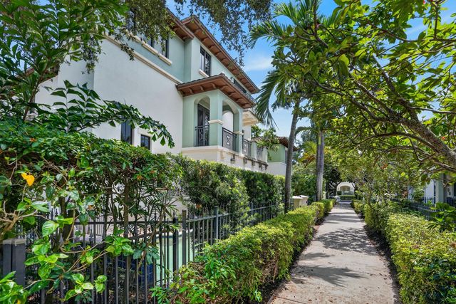 125 NW GARDENER Street, Boca Raton, FL 33432