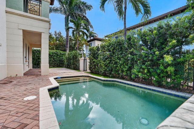 125 NW GARDENER Street, Boca Raton, FL 33432