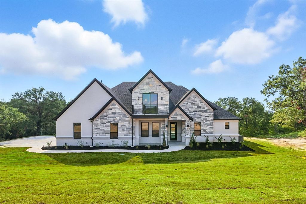 1068 Glenoaks Drive, Weatherford, TX 76088