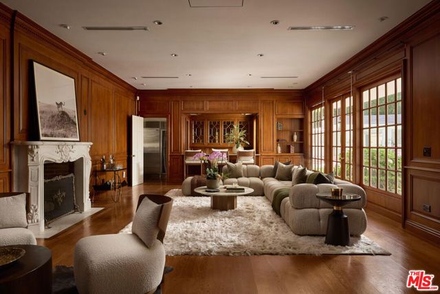 1001 N Crescent Drive, Beverly Hills, CA 90210