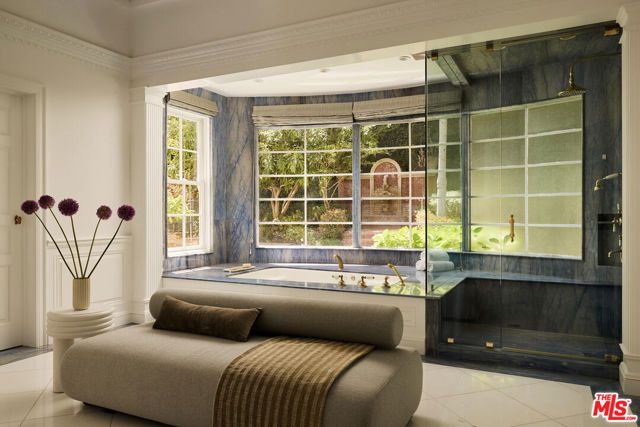 1001 N Crescent Drive, Beverly Hills, CA 90210