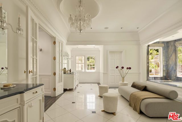 1001 N Crescent Drive, Beverly Hills, CA 90210