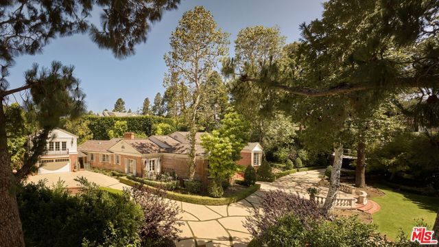 1001 N Crescent Drive, Beverly Hills, CA 90210