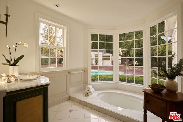 1001 N Crescent Drive, Beverly Hills, CA 90210