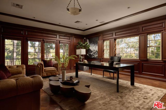 1001 N Crescent Drive, Beverly Hills, CA 90210