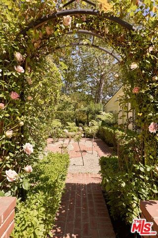 1001 N Crescent Drive, Beverly Hills, CA 90210