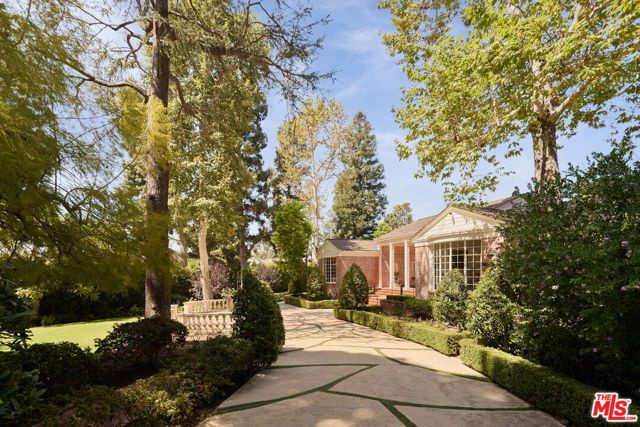 1001 N Crescent Drive, Beverly Hills, CA 90210
