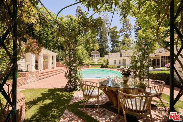 1001 N Crescent Drive, Beverly Hills, CA 90210
