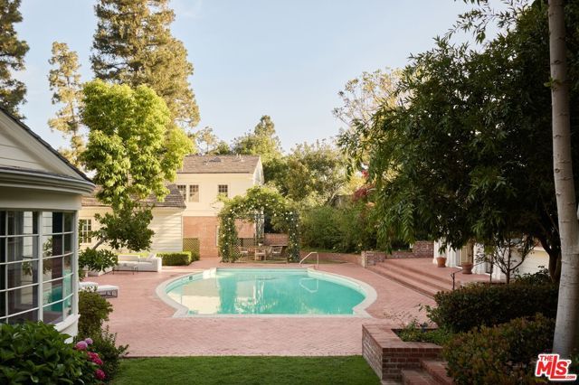 1001 N Crescent Drive, Beverly Hills, CA 90210
