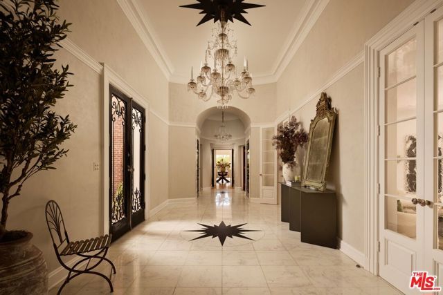 1001 N Crescent Drive, Beverly Hills, CA 90210