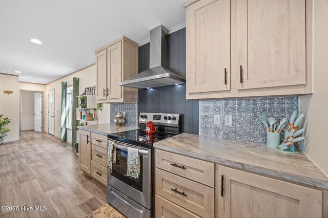 728 James Street, Hubert, NC 28539