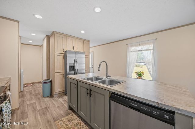 728 James Street, Hubert, NC 28539