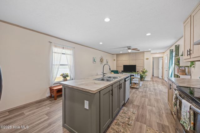 728 James Street, Hubert, NC 28539