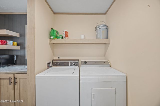 728 James Street, Hubert, NC 28539