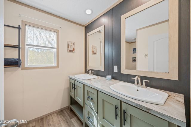 728 James Street, Hubert, NC 28539