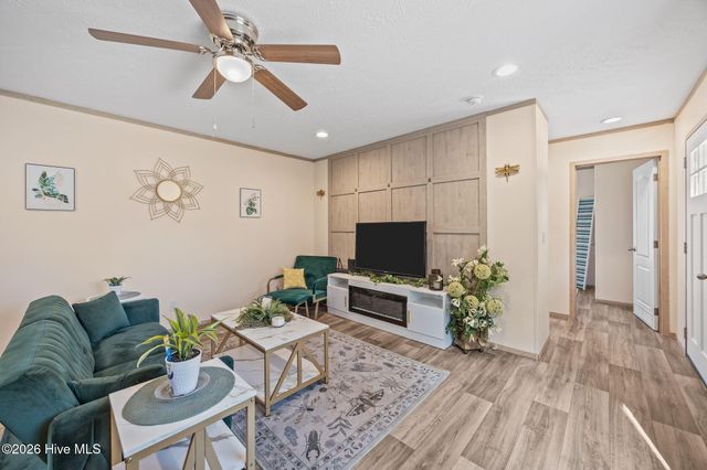 728 James Street, Hubert, NC 28539