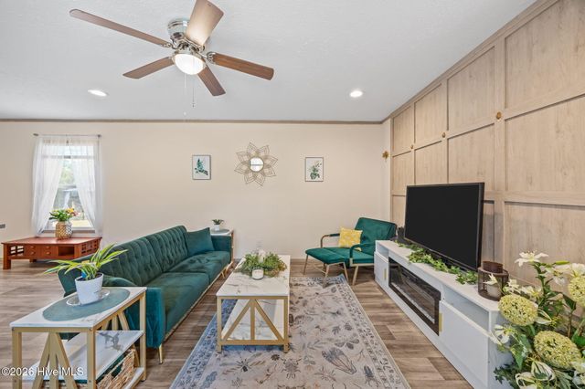 728 James Street, Hubert, NC 28539