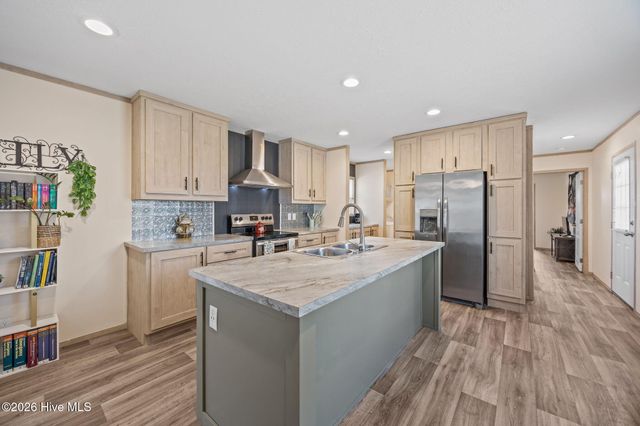 728 James Street, Hubert, NC 28539