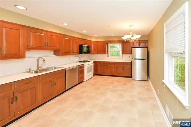 28-19 Warren Road, Fair Lawn, NJ 07410
