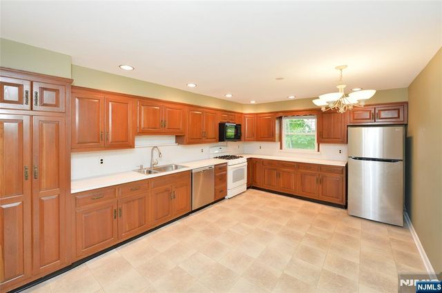 28-19 Warren Road, Fair Lawn, NJ 07410