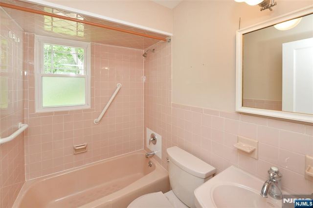 28-19 Warren Road, Fair Lawn, NJ 07410