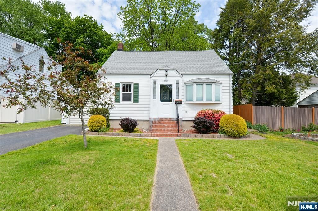 28-19 Warren Road, Fair Lawn, NJ 07410