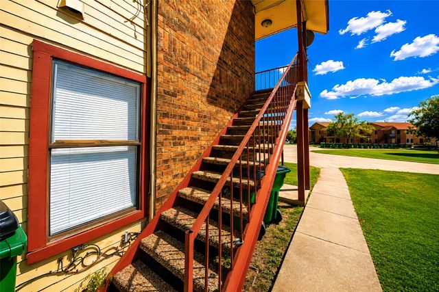 5113 Herrick Court B, Haltom City, TX 76117