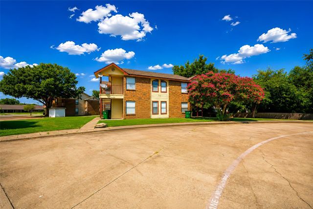 5113 Herrick Court B, Haltom City, TX 76117