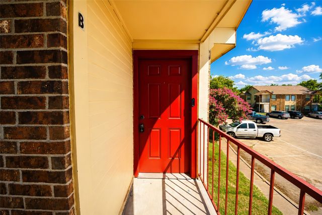 5113 Herrick Court B, Haltom City, TX 76117