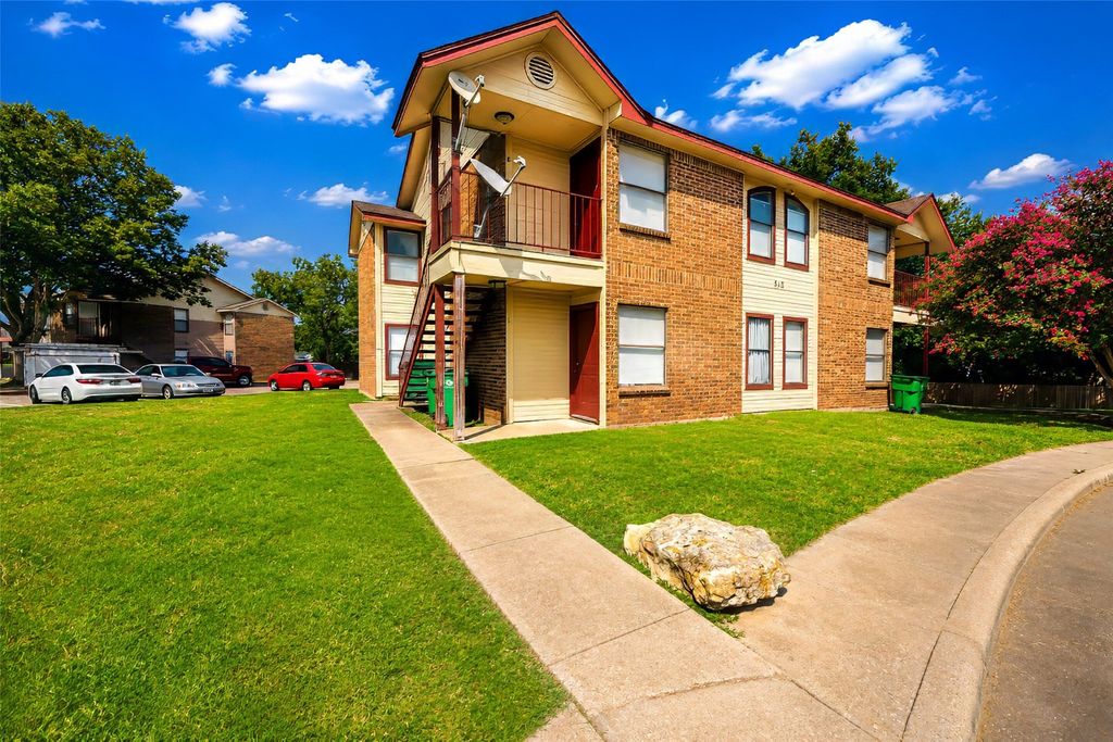 5113 Herrick Court B, Haltom City, TX 76117