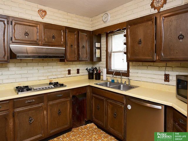937 S 38 Avenue, Omaha, NE 68105
