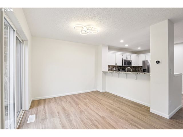 6473 Nw SHELSAM Ter, Portland, OR 97229