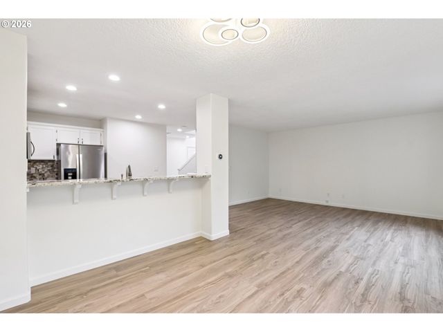 6473 Nw SHELSAM Ter, Portland, OR 97229