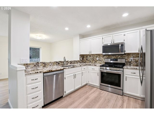 6473 Nw SHELSAM Ter, Portland, OR 97229