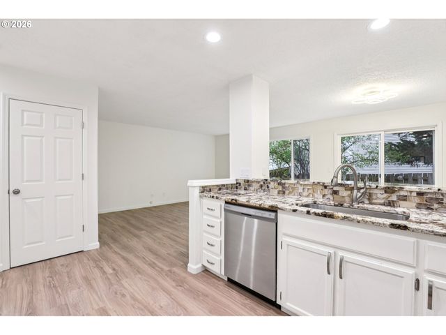 6473 Nw SHELSAM Ter, Portland, OR 97229