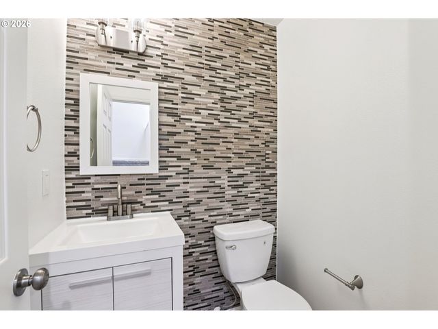 6473 Nw SHELSAM Ter, Portland, OR 97229