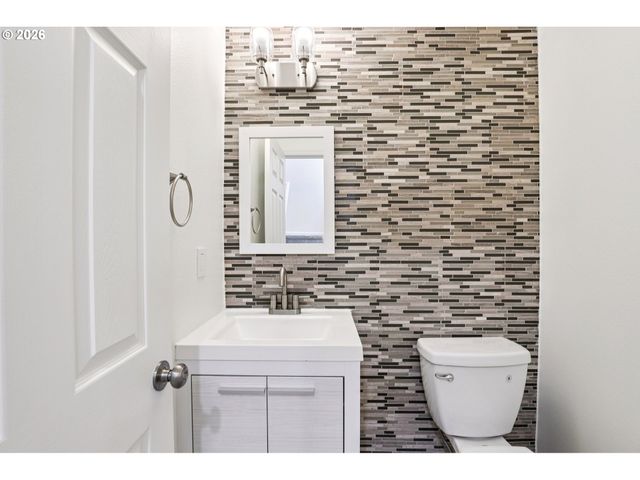 6473 Nw SHELSAM Ter, Portland, OR 97229