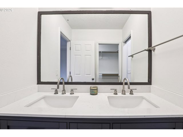 6473 Nw SHELSAM Ter, Portland, OR 97229