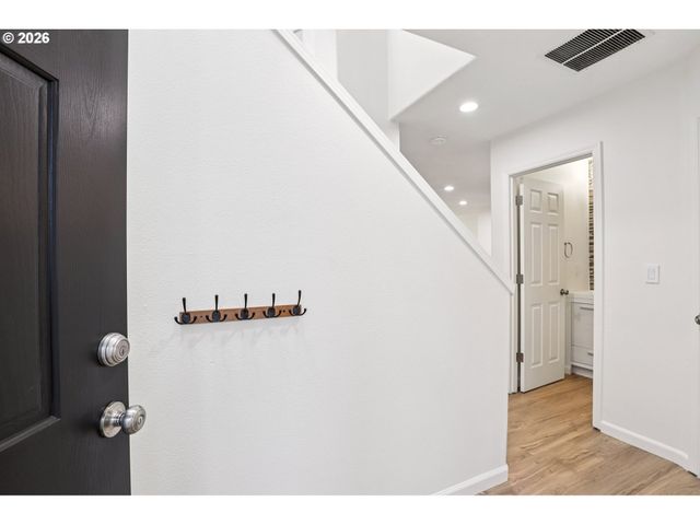 6473 Nw SHELSAM Ter, Portland, OR 97229