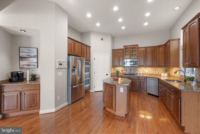 7202 GRAY HEIGHTS CT, Alexandria, VA 22315