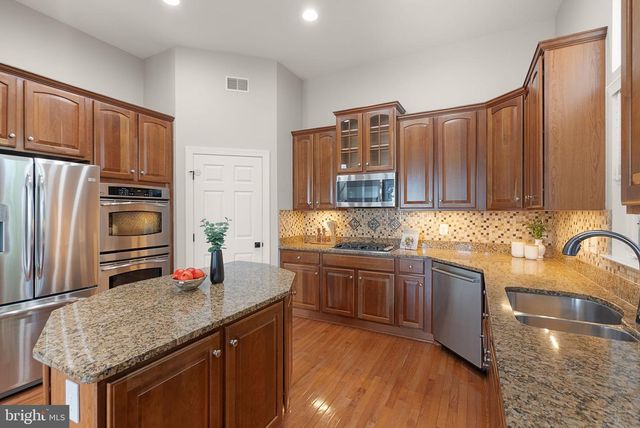 7202 GRAY HEIGHTS CT, Alexandria, VA 22315