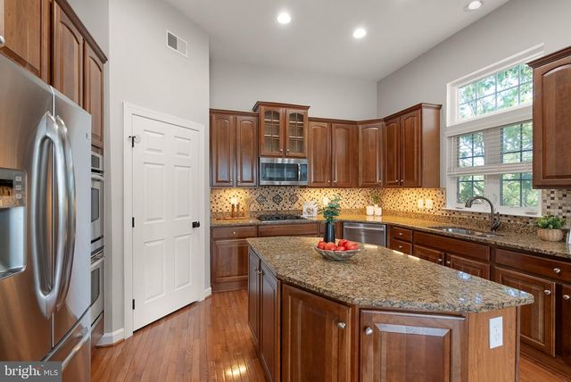7202 GRAY HEIGHTS CT, Alexandria, VA 22315