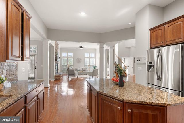 7202 GRAY HEIGHTS CT, Alexandria, VA 22315